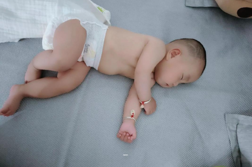 临沂几个月宝宝可以竖抱