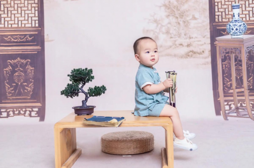 临沂宝宝眼睛肿是什么原因